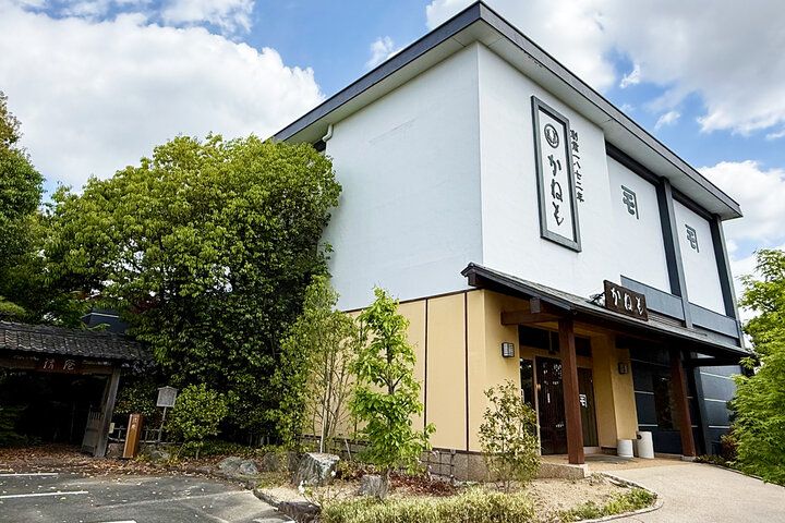 新茶の季節に訪れたい♪ 美しい日本庭園を見渡せる、掛川「茶の蔵 かねも」の茶室でゆるり上質なお茶体験