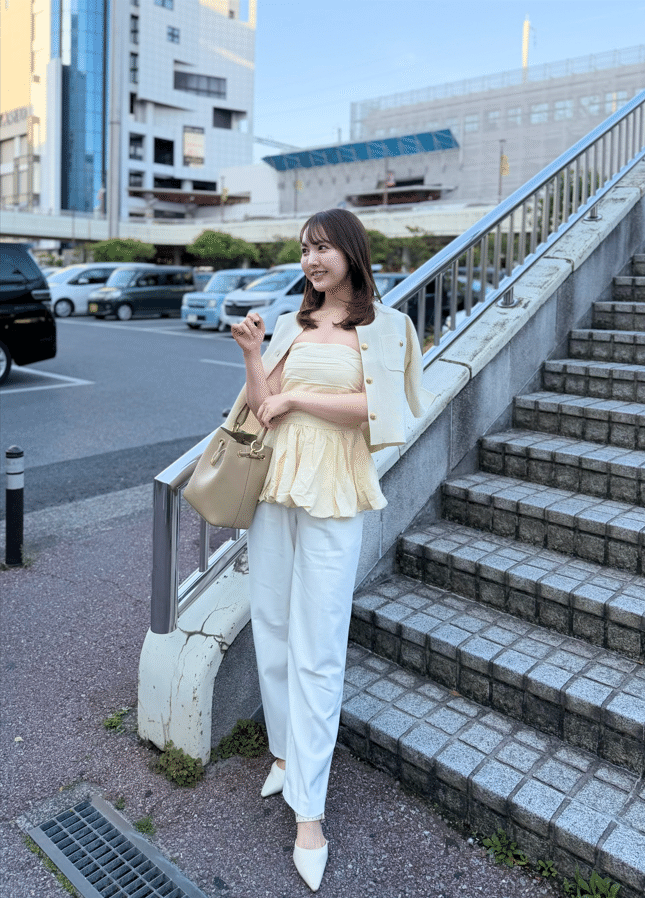 プチプラ大人フェミニンコーデ ユニクロのタックパンツ