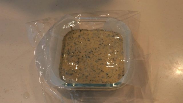 耐熱容器にいれた生地