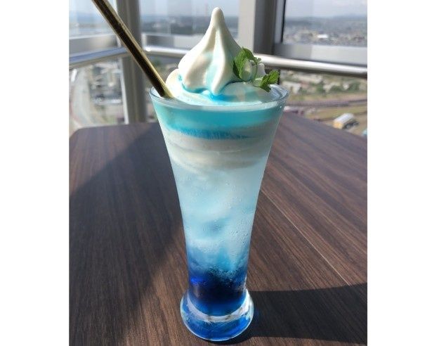 海をイメージしたドリンク「マリンブルー(550円)」 道の駅あきた ポートタワー・セリオン