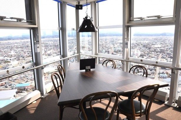 セリオンカフェからは絶景を望む 道の駅あきた ポートタワー・セリオン