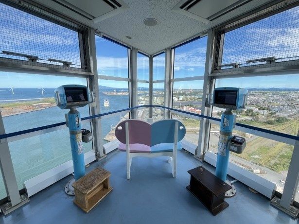 【写真】5階のカップルベンチからの景観は一見の価値あり！ 道の駅あきた ポートタワー・セリオン