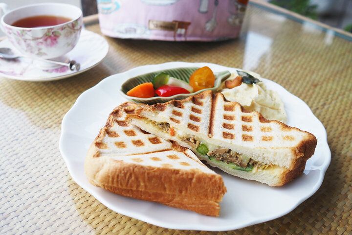 江の島さんぽで立ち寄りたい♪ リバービューの「紅茶専門店ディンブラ」で、約30種類の紅茶と焼きたてワッフルを