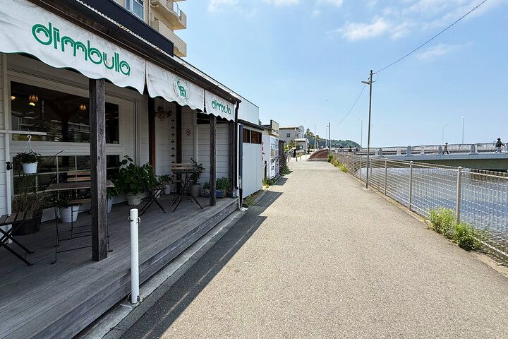 江の島さんぽで立ち寄りたい♪ リバービューの「紅茶専門店ディンブラ」で、約30種類の紅茶と焼きたてワッフルを