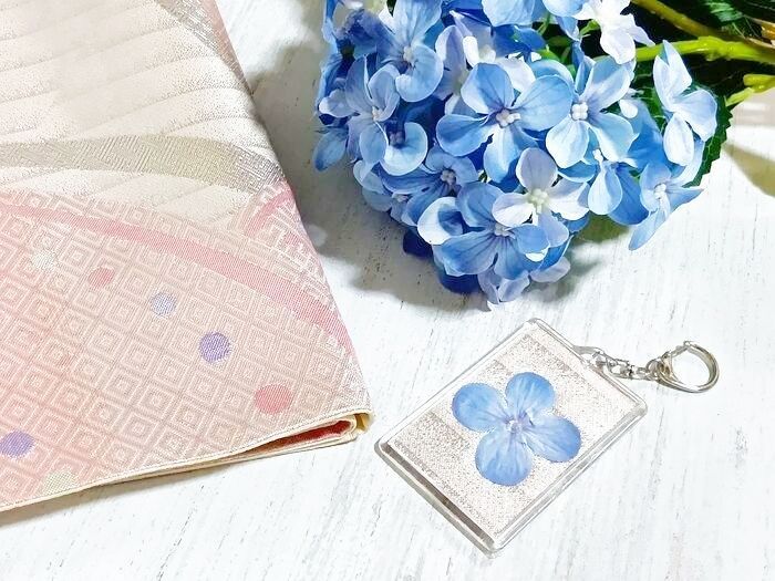 【ダイソー×帯】紫陽花の美しさを閉じ込めた！大人可愛い和風キーホルダー