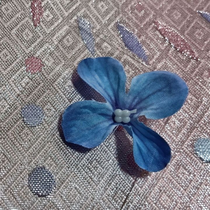 今回使った紫陽花のガク部分は、実は造花を注文した際に一緒に入っていたものです。