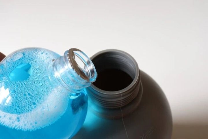 ダイソーの泡タイプ洗剤対応 お掃除用スプレーに洗剤を入れる