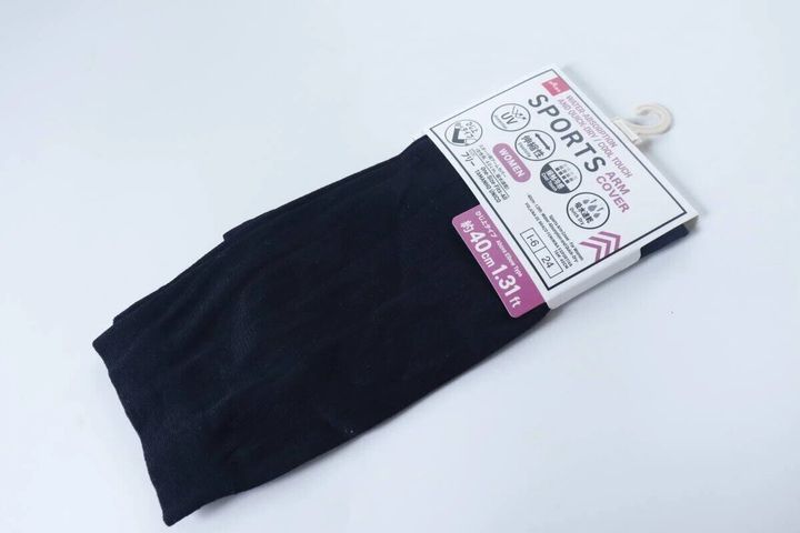 ダイソー スポーツ用アームカバー（女性用、吸水速乾） パッケージ
