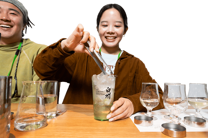 溶けてしまった分、また氷を追加する。