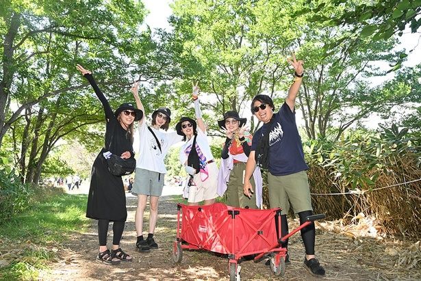 両手があくサコッシュやショルダーバッグは、身軽さもおしゃれも叶えるフェスの相棒 (C)RISING SUN ROCK FESTIVAL. WESS INC. All Rights Reserved.
