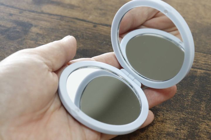 ダイソーのコンパクトミラー（ルーレット付、A）の使用例