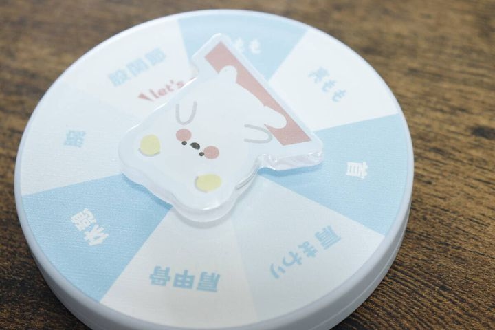 ダイソーのコンパクトミラー（ルーレット付、A）のデザイン