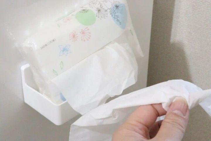 ダイソー ラップ＆ティッシュホルダー（マグネット） ティッシュ 使用例