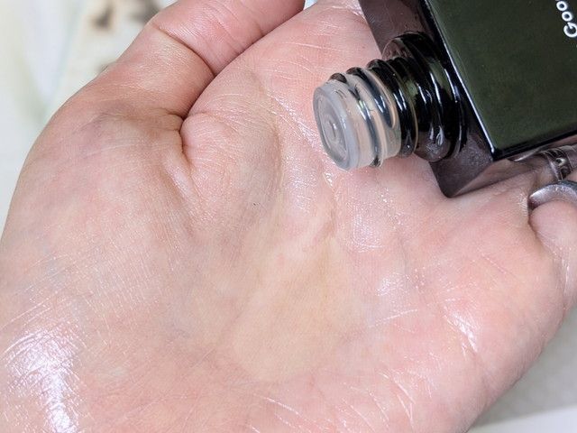 SINN PURETÉ「トゥーグッド マルチベネフィットオイル Yorishiro」のテクスチャ