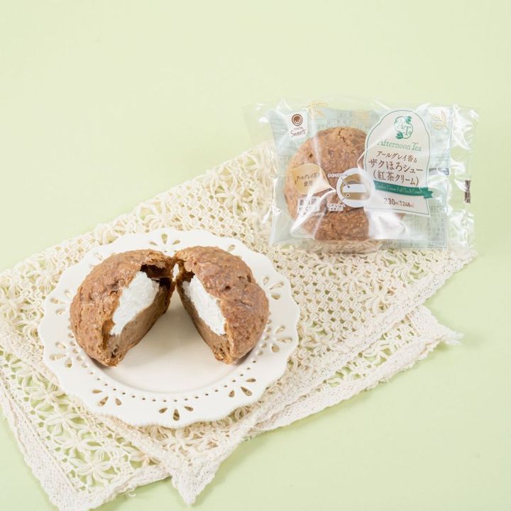「アールグレイ香るザクほろシュー（紅茶クリーム）」248円