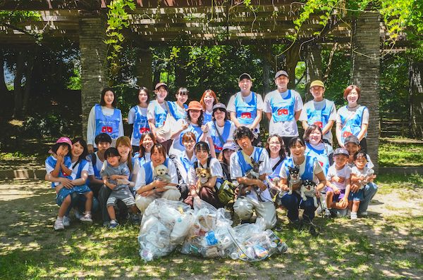 【福岡県福岡市】子どもブランド「トワニエール」、社員の子どもたちが愛犬と一緒にゴミ拾いを実施