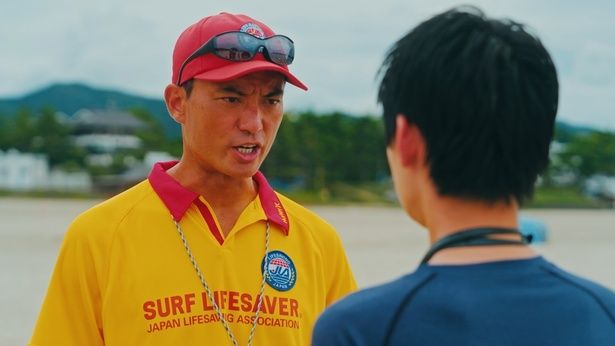 “みんなの兄貴分”という雰囲気もキャラクターそのもの！徳重聡がクラブのリーダー役を演じる [c]映画「太陽の守護神」製作委員会