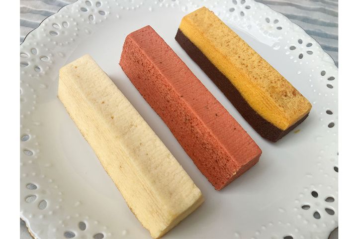 （写真・左から）たんぱく質がとれるバウム エッグ＆チーズ、食物繊維がとれるバウム トマト＆バジル、鉄分がとれるバウム チョコ＆オレンジ