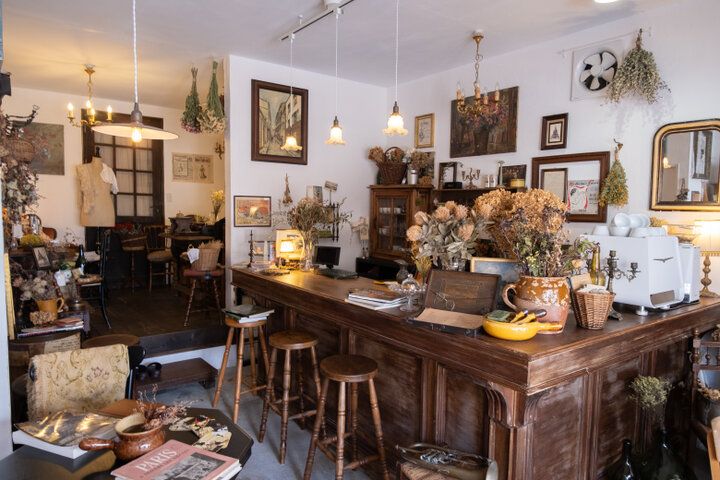 フランスの田舎町へ迷い込んだよう。元寝具店をリノベーションした隠れ家カフェ／阿佐ヶ谷「Au Détour café et brocante」