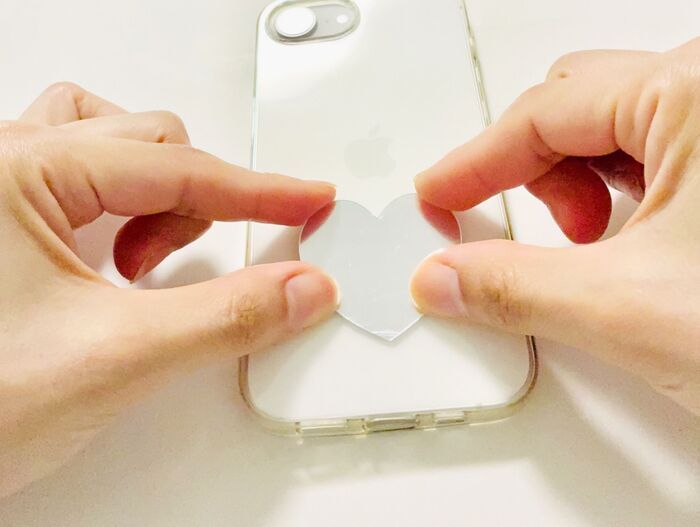 【キャンドゥ】これ110円でいいの！？スマホに貼るだけ「割れないミラー」が想像以上だった