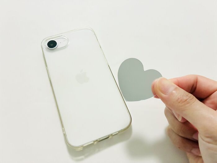 【キャンドゥ】これ110円でいいの！？スマホに貼るだけ「割れないミラー」が想像以上だった