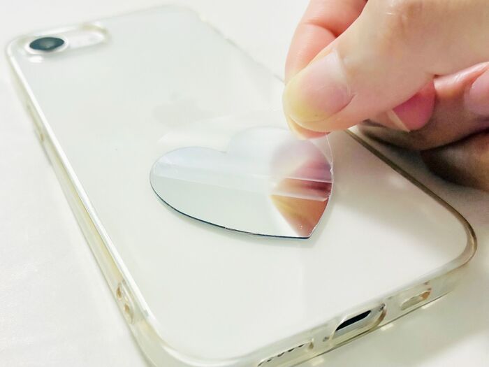 【キャンドゥ】これ110円でいいの！？スマホに貼るだけ「割れないミラー」が想像以上だった
