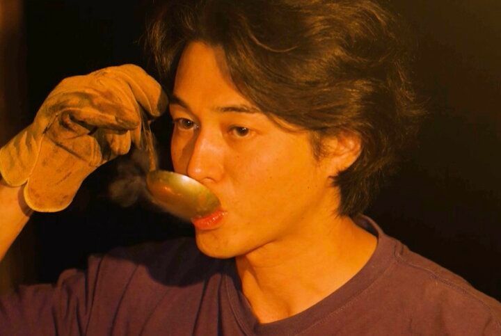 【写真・画像】東出昌大「勝ち確」手作りの鹿カレーに渡部陽一が感動地震「極上です！」「美味しすぎます」 1枚目