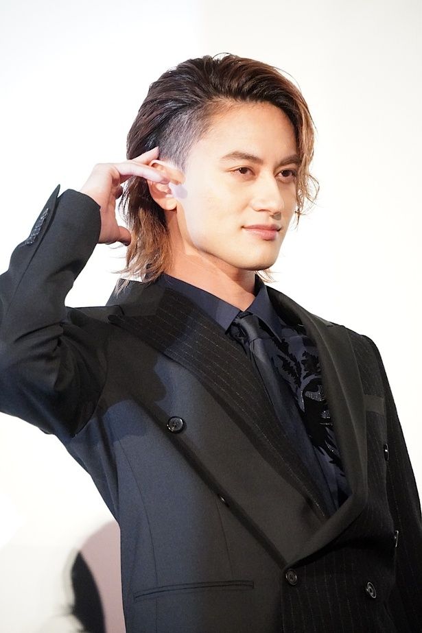 【写真を見る】一松役を演じた小島健、刈り上げを披露「今日という日を待ち望んだ、本気の結果！」