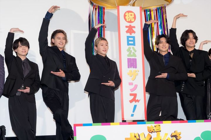 映画『おそ松さん 人類クズ化計画!!!!!?』初日舞台あいさつに登壇した（左から）西村拓哉、Aぇ！ group クランクイン！ width=