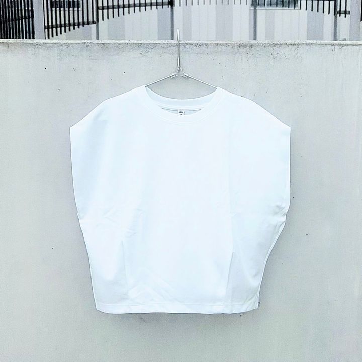 GUの白色トップス