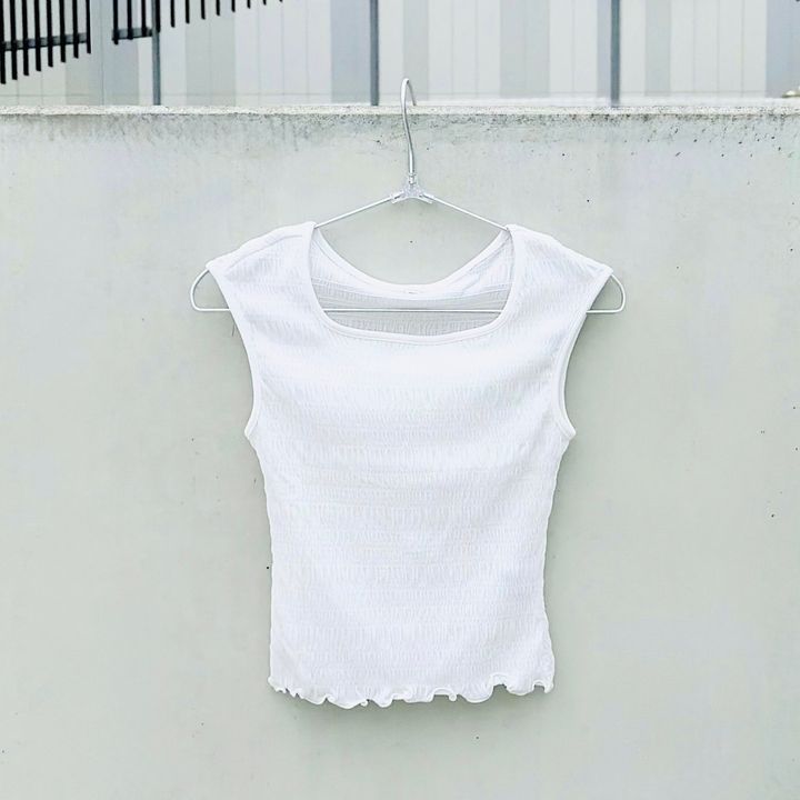 GUの白色トップス