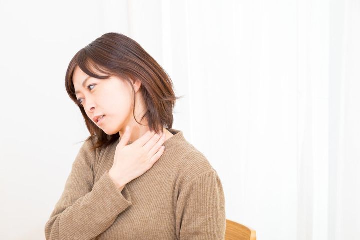 首のコリを解消するには？（画像はイメージ）