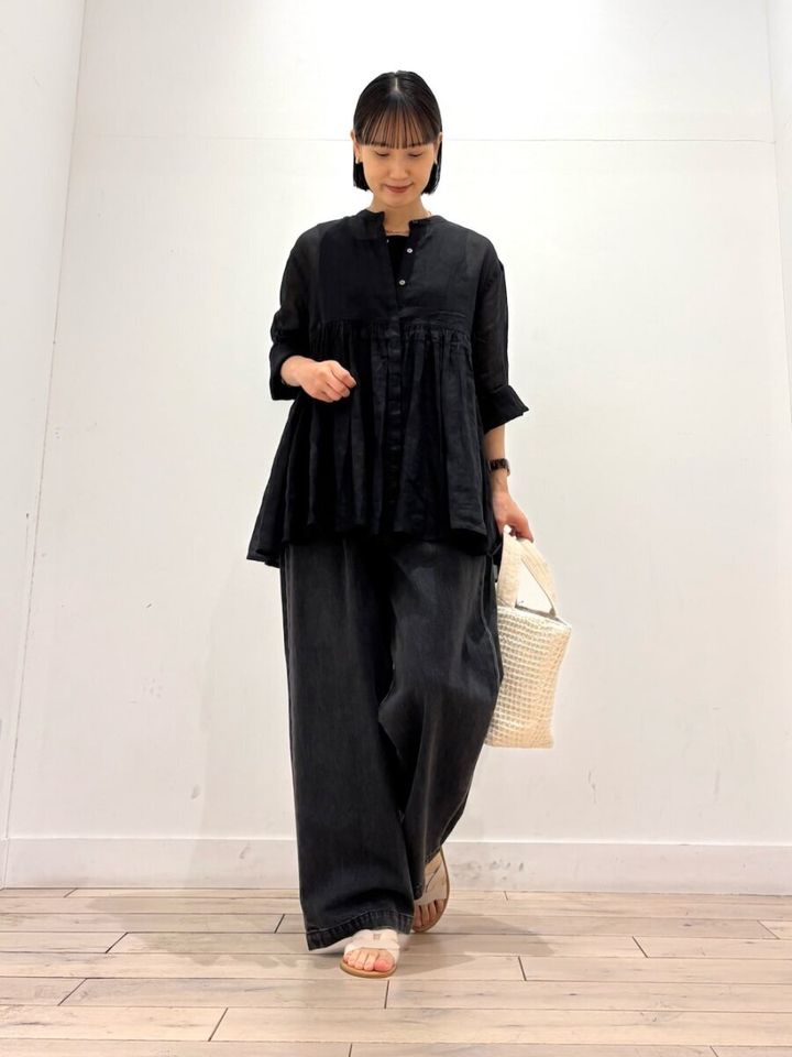 黒シアーシャツコーデ5