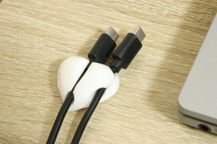 ダイソー ケーブルホルダー（ハート） 使用例