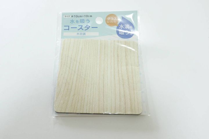 セリアの吸水コースター 木目調のパッケージ