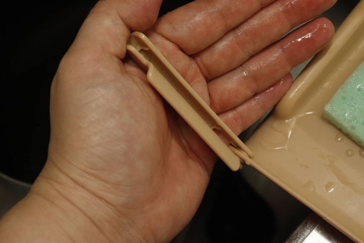 ダイソーのスポンジホルダー 水切りネット用のアーム