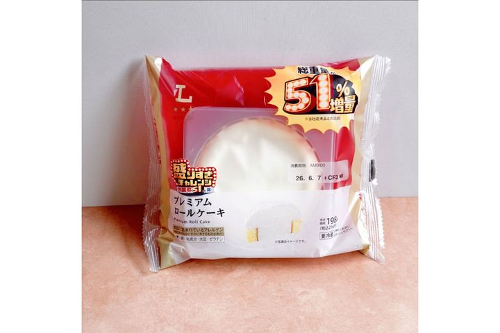 盛りすぎ！プレミアムロールケーキ／￥214（税込み）