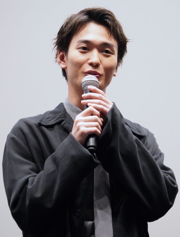 愛のクラスに転校生してきた優を演じた青木柚