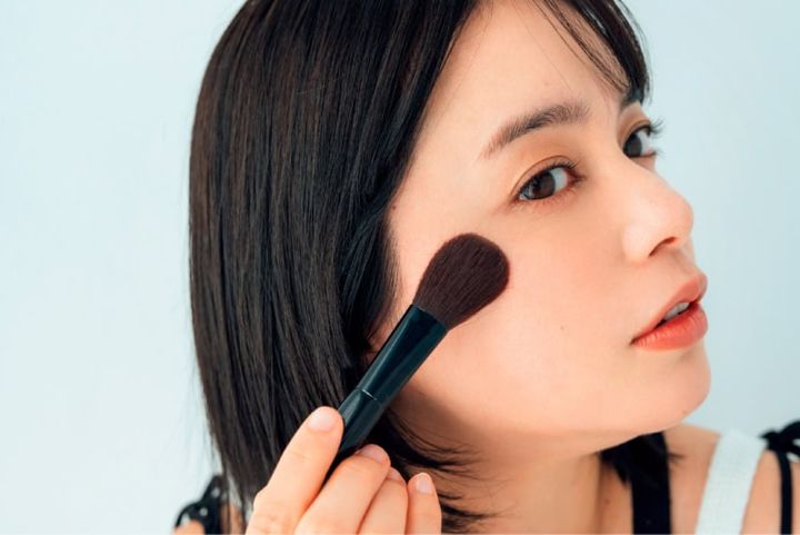 【Cheek】練りとツヤパウダーの重ねチークで、血色保持