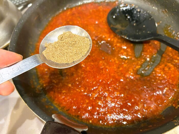 焼きそばの『粉末ソース』、余ってない？ いつもの料理がズルいほど簡単にめちゃウマに♡【試してみた】