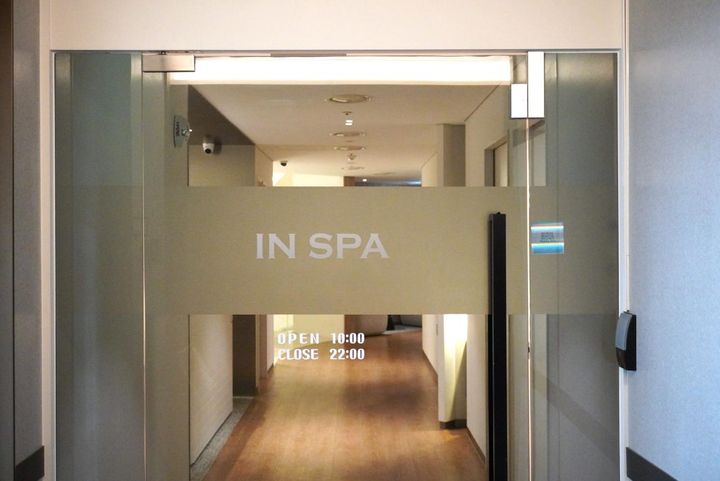 ホテルの客室と同じフロアにあるので、ここに宿泊すれば施術後はそのまま客室でくつろげます。