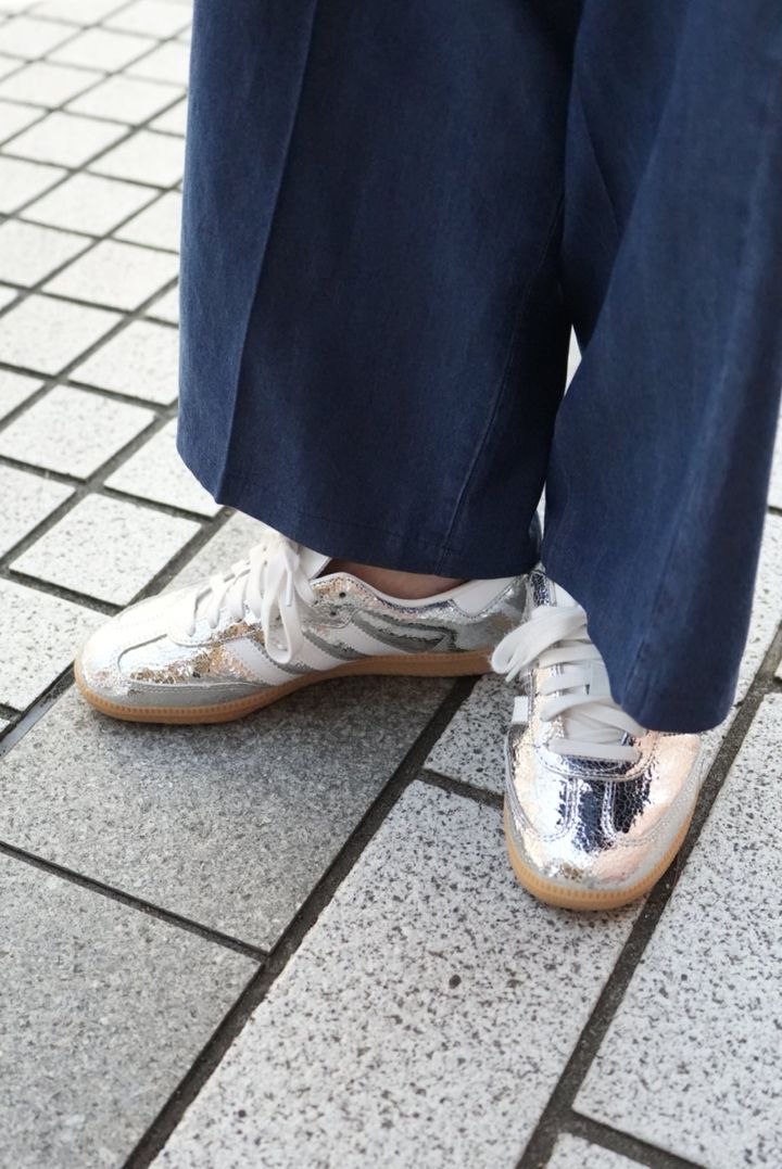 adidasのシルバーSamba
