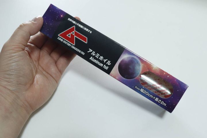セリアの月刊 ムーのムー アルミホイルのパッケージの宇宙のデザイン