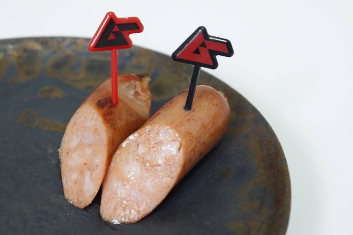 セリアのムー ランチピックスをおかずに刺した状態