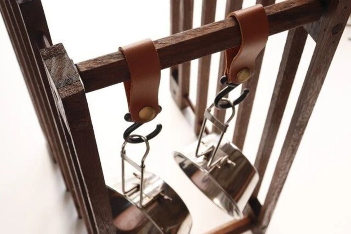 ダイソー ハンガーフック（レザー風、2個） 使用例
