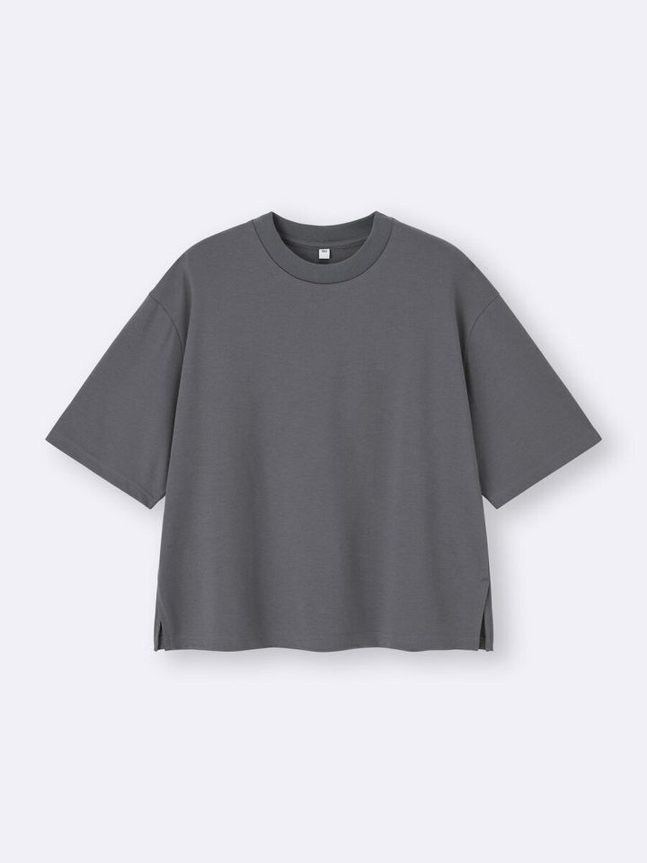 GUのチャコールグレーのドライワイドT（5分袖）