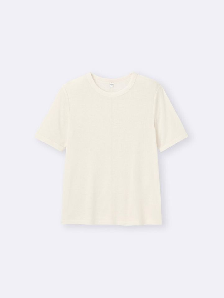 GUのアイボリーのソフトシアークルーネックT（半袖）