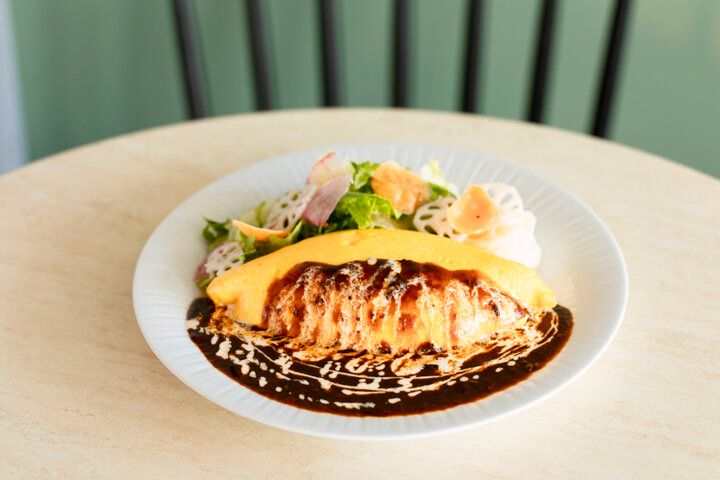 ひとりカフェにも。吉祥寺・仲通り「KICHIJOJI CAFE」のアンティーク空間で楽しむときめきスイーツ
