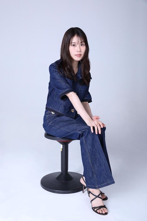 【写真を見る】凛とした表情が印象的…初めて本格的な母親役に挑んだ有村架純を撮りおろし 撮影/杉映貴子 ヘアメイク/新山いずみ スタイリスト/瀬川結美子