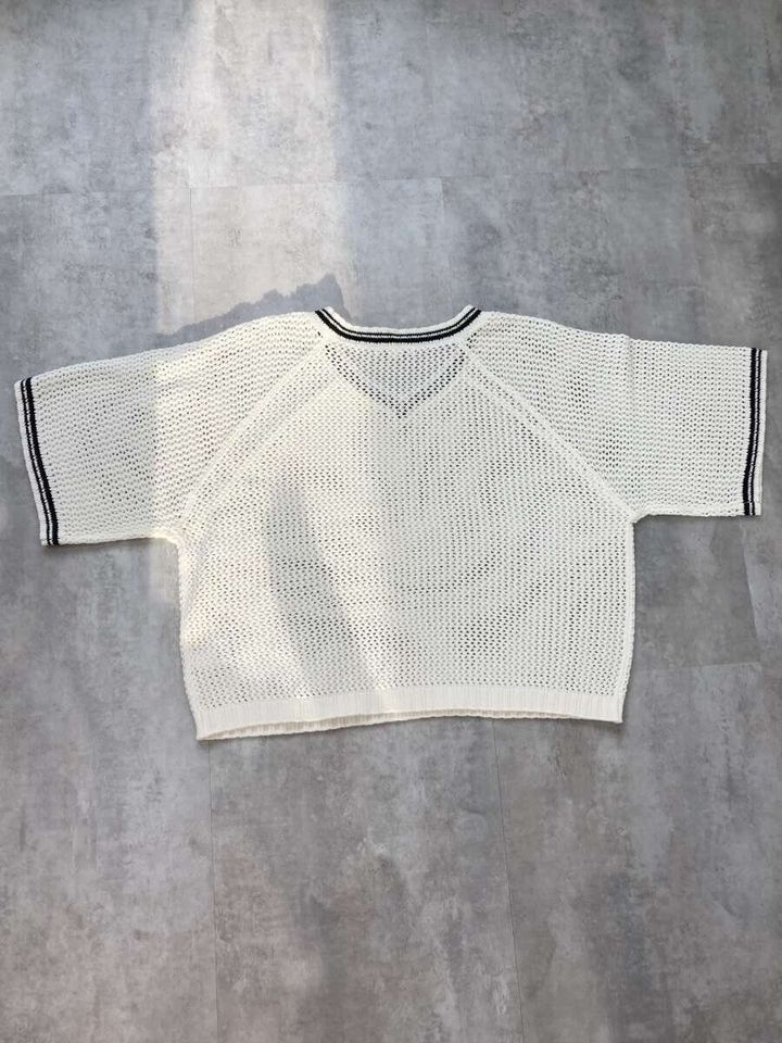GU GIRLSメッシュセーター オフホワイトの商品写真（背面置き撮り）